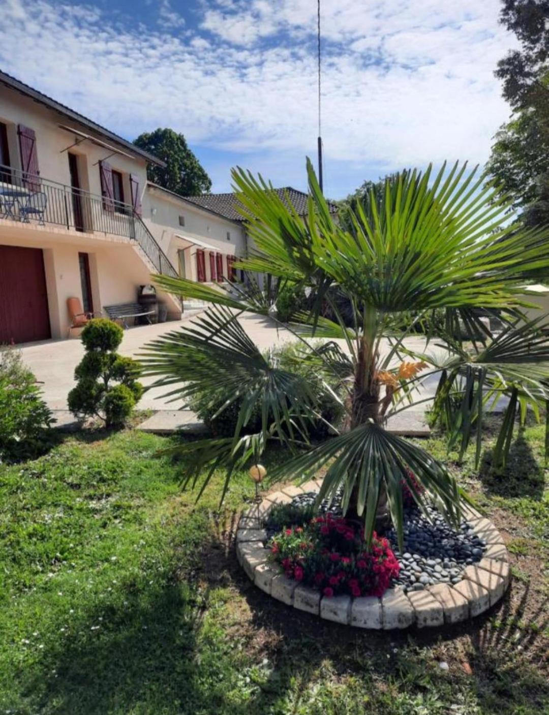 Charmant Logement Entier A La Campagne Sencenac-Puy-de-Fourches Экстерьер фото
